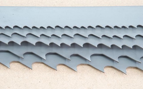 山东带锯床上的钢丝刷，对于带锯条的重要性